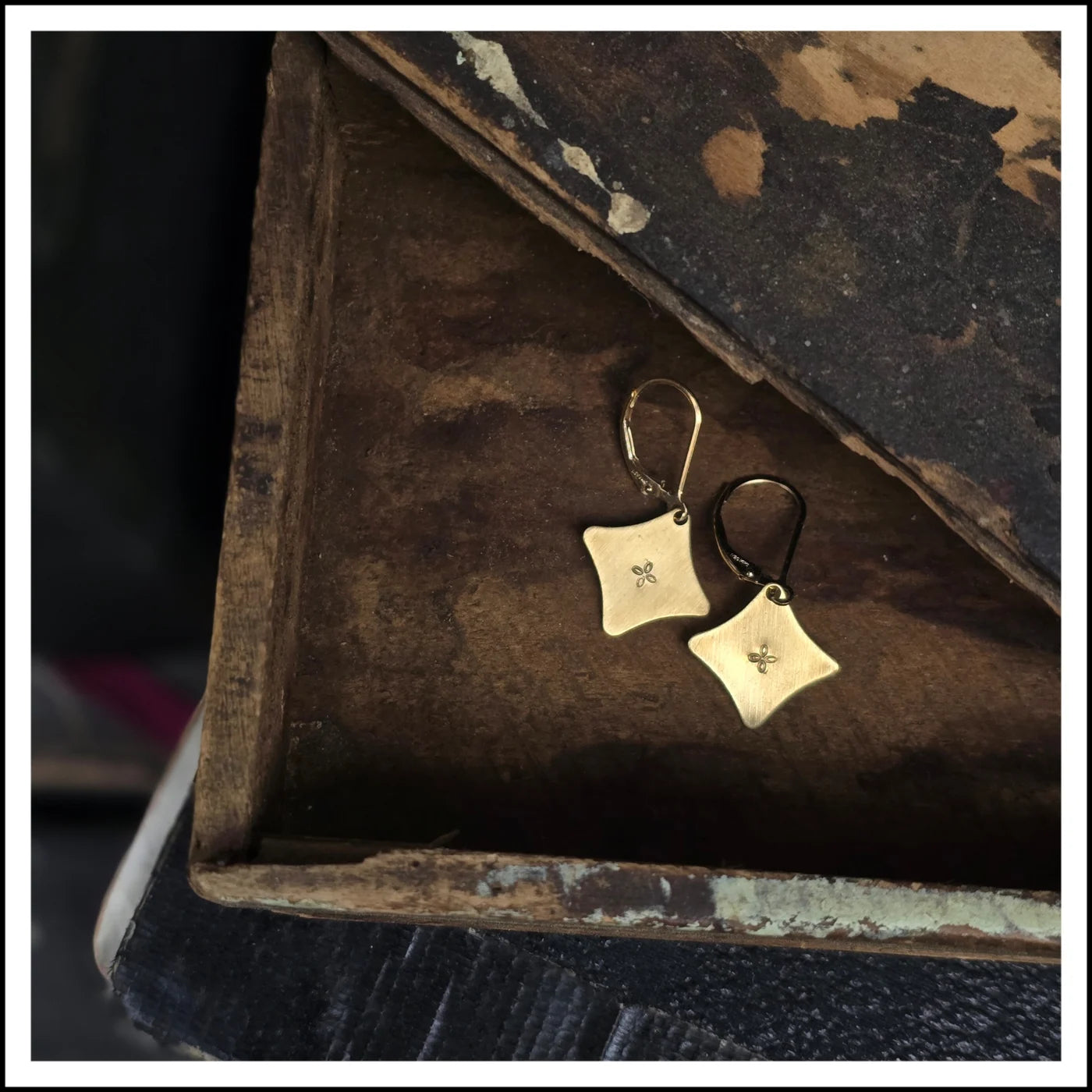 Paird Solo Star Earrings