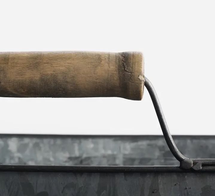 Botanique Tin Caddy with wooden handle