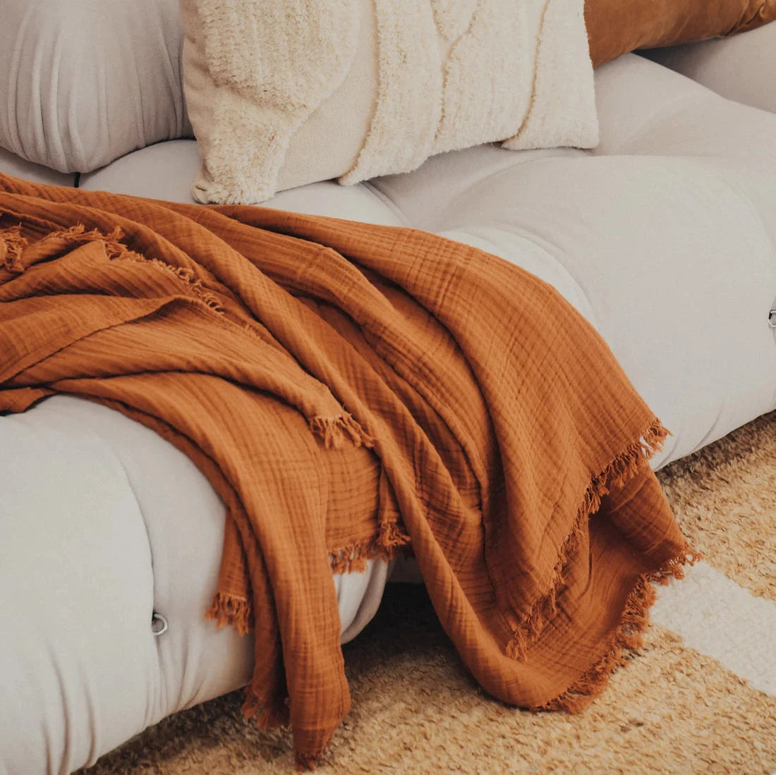 Saarde Enes Throw Blanket - Terracotta