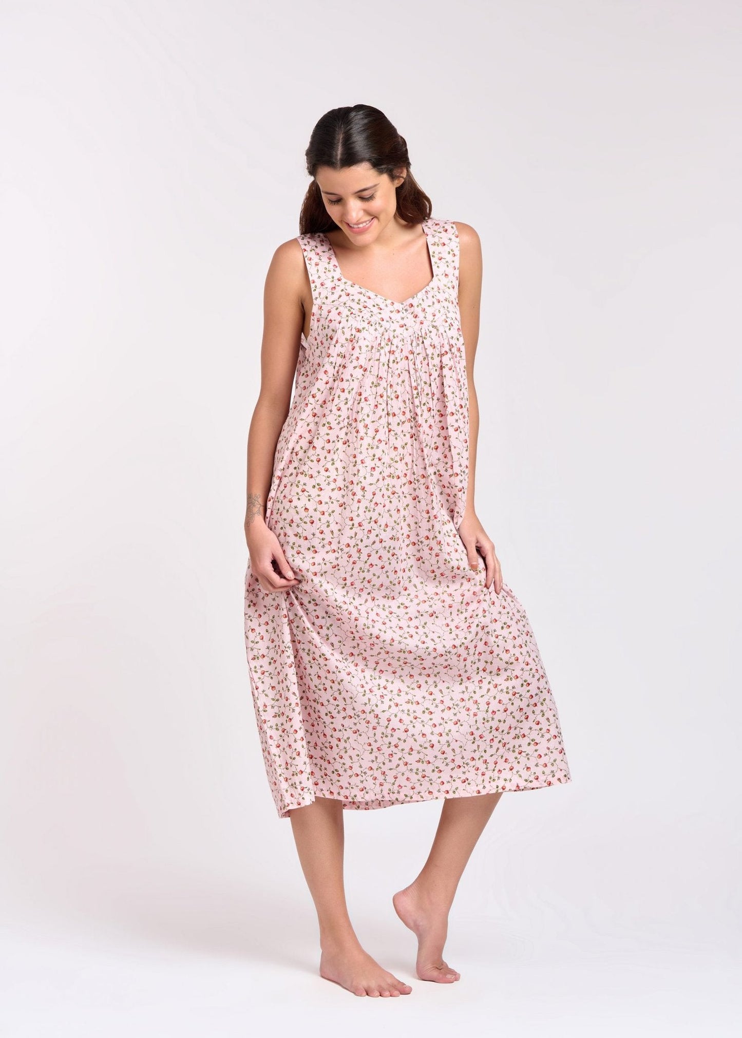 Arabella V Neck Nightie - Soft Pink with Rose Buds
