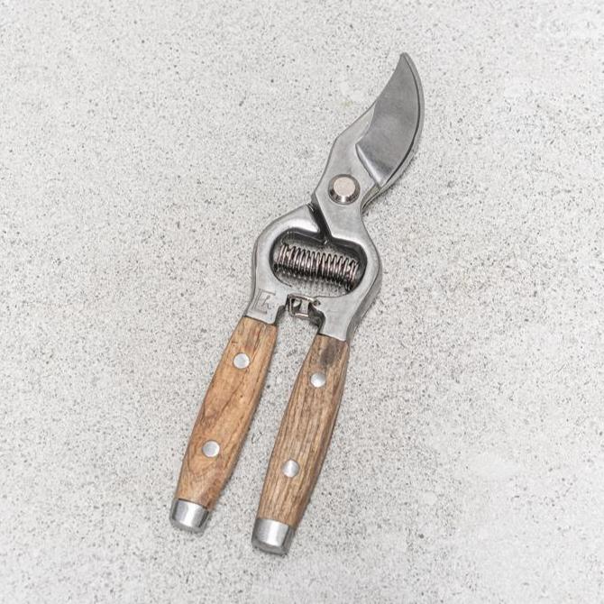 Secateurs with wood (ash) Handle